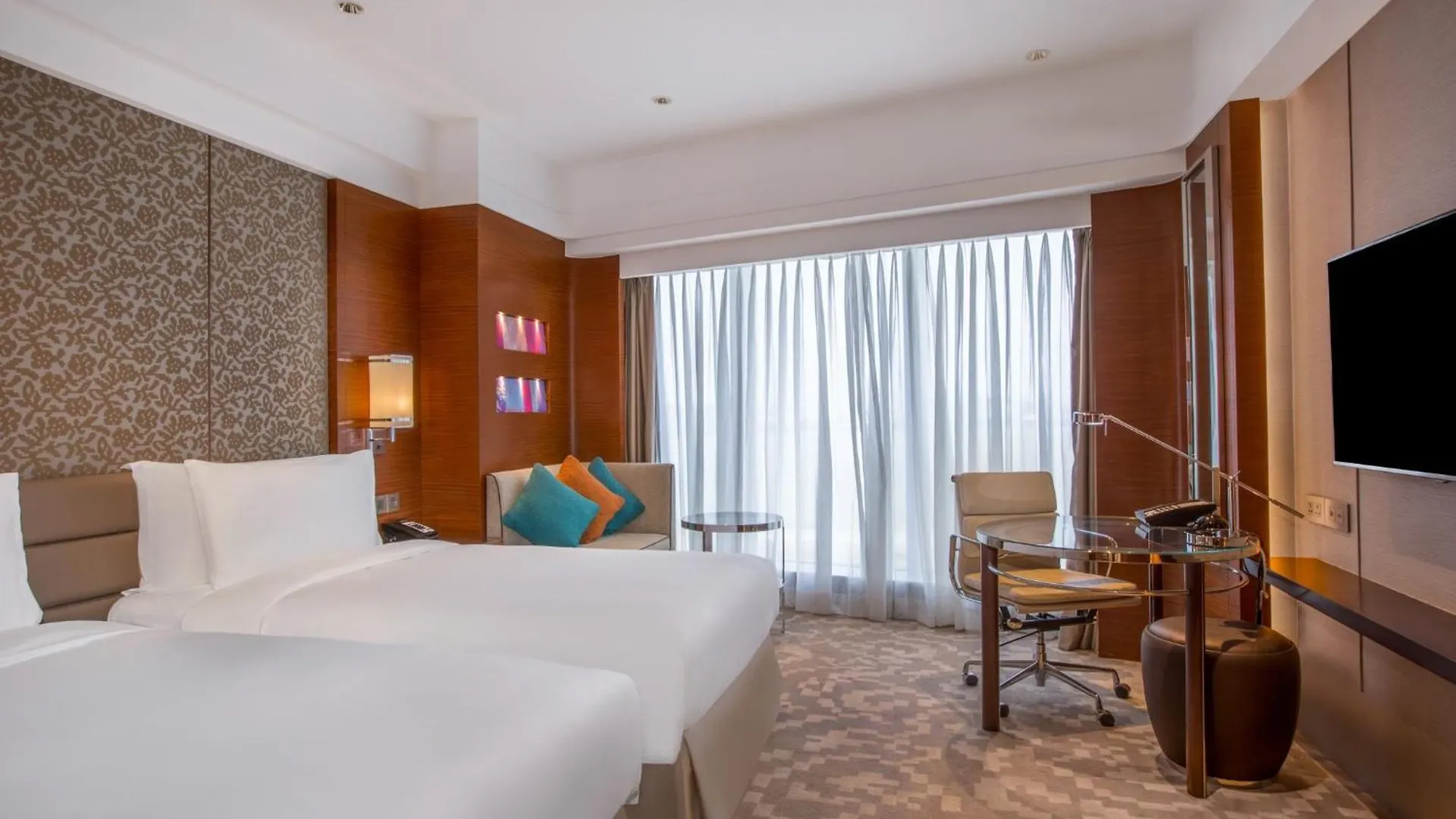 Hotel Crowne Plaza Macau By Ihg 5*,  China
